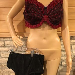 Amoureuse bras and panties (4) piece lot